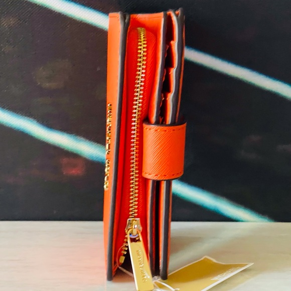 Michael Kors compact wallet - Picture 7 of 9